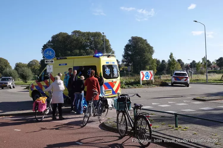 Automobilist vlucht na botsing met fietser in Enkhuizen