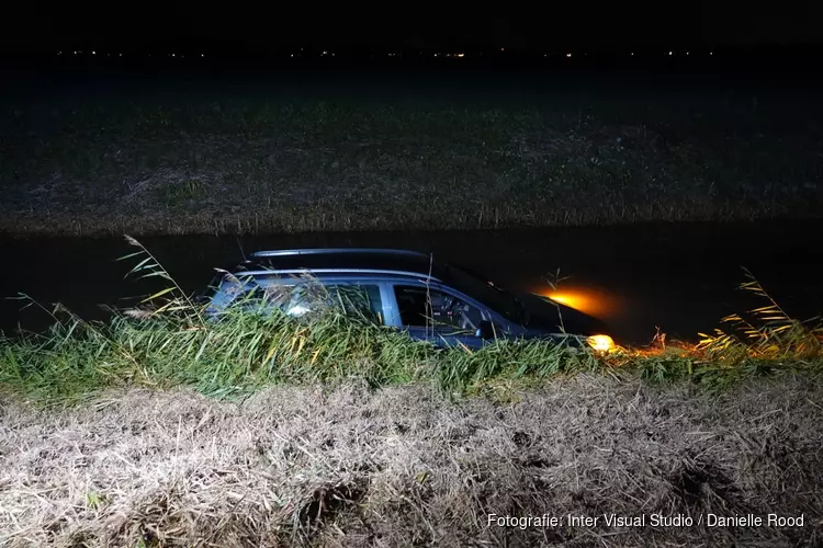 Auto te water in Venhuizen