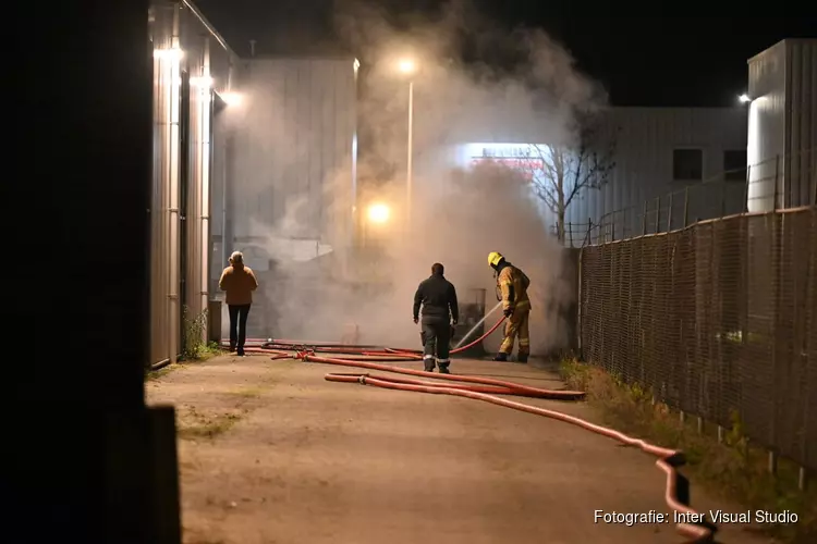 Brand bij timmerfabriek in Zwaagdijk-Oost