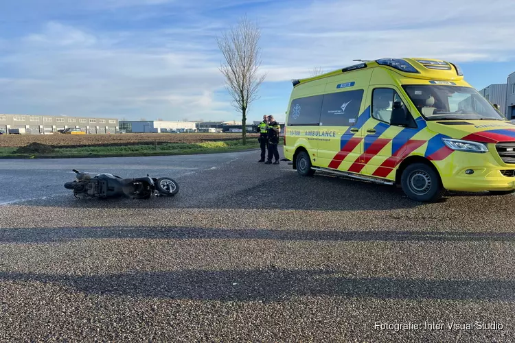 Scooterrijdster gewond in Enkhuizen