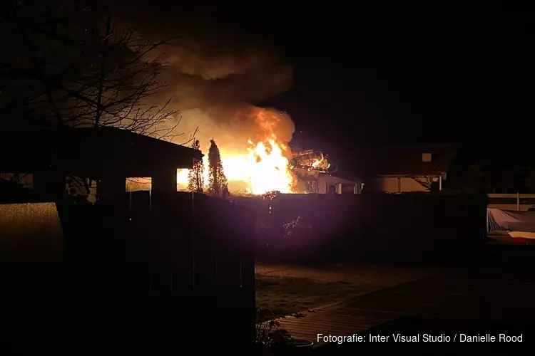 Grote brand op bungalowpark in Wervershoof