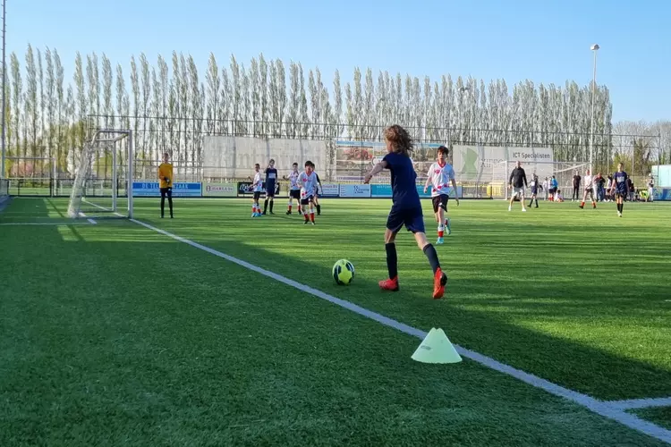 Hoornse schoolvoetbaltoernooi bij v.v. de Blokkers