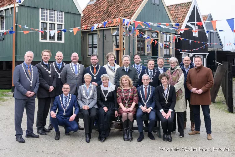 Zuiderzeeburgemeesters vieren start jubileumjaar Zuiderzeemuseum