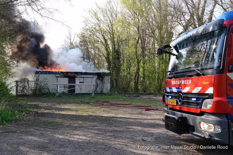 Brand op voormalige camping in Enkhuizen