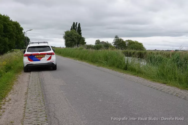 Auto te water gereden in Obdam