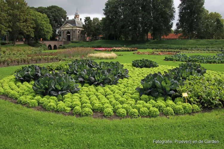 Proeverij van eigen oogst in de Garden op 15 juli