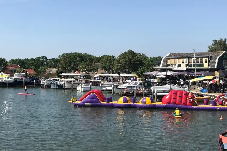 Kofferbakmarkt bij de waterweken Stede Broec