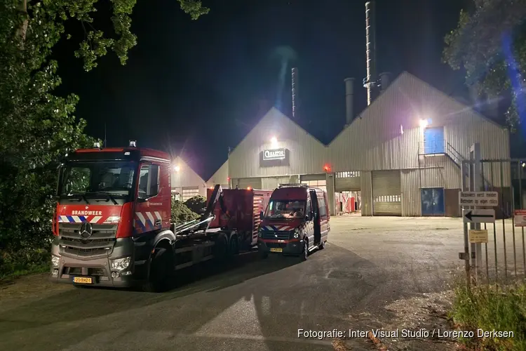 Opnieuw brand bij grasdrogerij Hartog in Lambertschaag, brandweer urenlang bezig