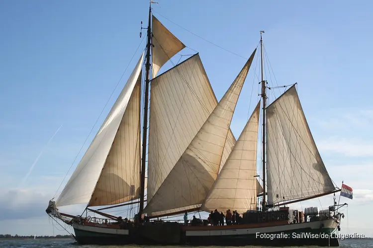 De Lutgerdina vaart de Enkhuizer Klipperrace met inclusief zeilteam