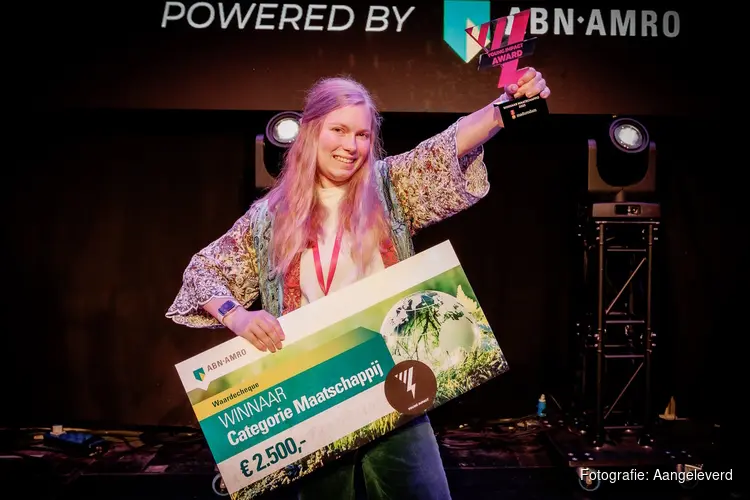 Tessa Sijm wint Young Impact Award categorie Maatschappij