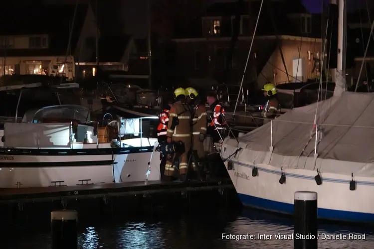 Man gewond bij val uit boot