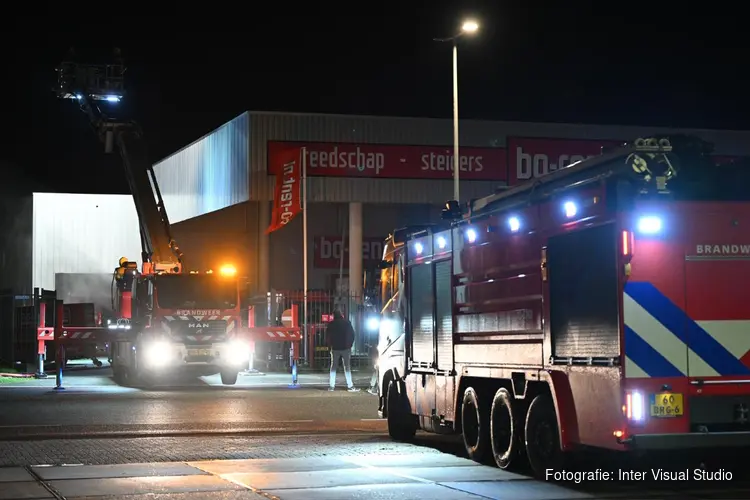 Flinke rookontwikkeling na brand bij Bo-rent in Hoorn