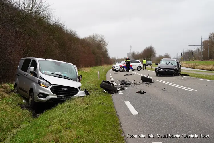 Twee gewonden bij frontale botsing in Hoorn