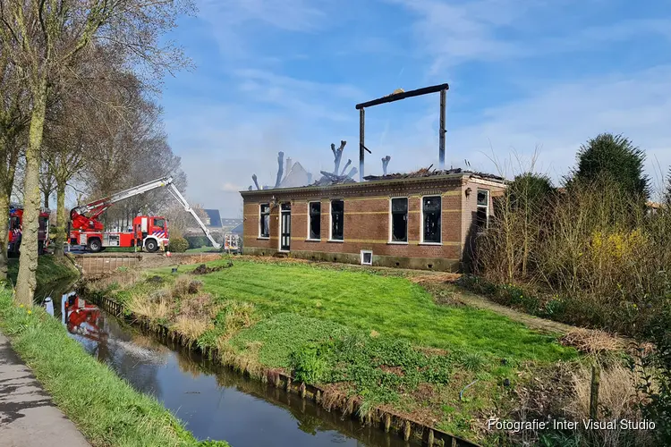 Brand in stolpboerderij in Zuidermeer