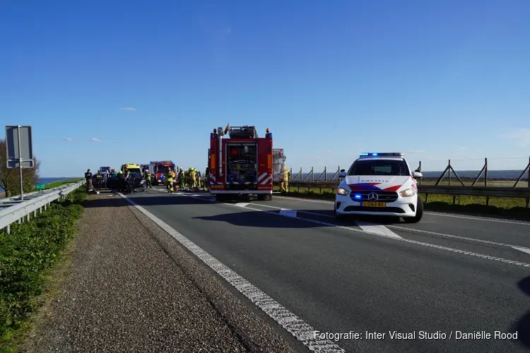 Gewonden bij botsing op Markerwaarddijk in Enkhuizen