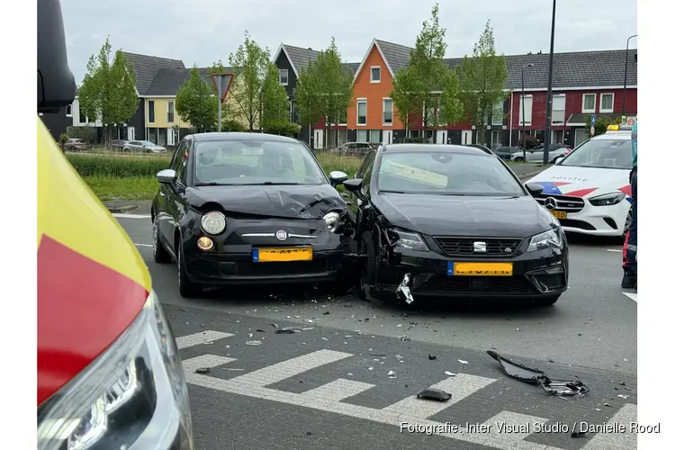 Aanrijding vermoedelijk door zicht beperkende planken (Zwaag)