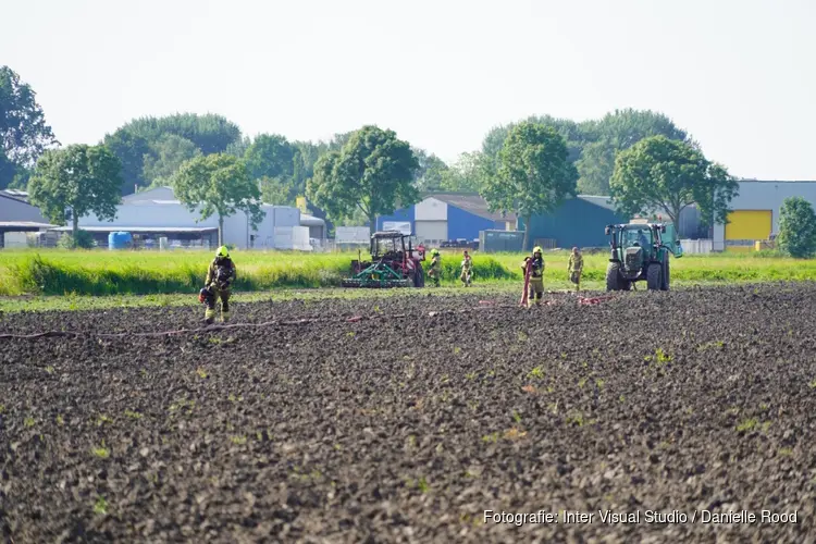 Tractor in brand aan Slimweg in Hoogkarspel