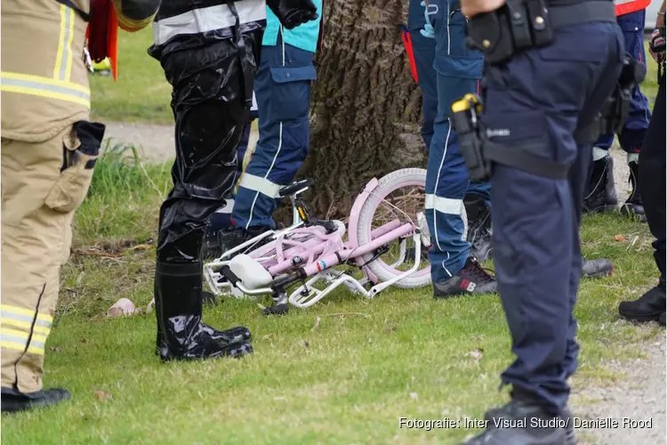 Hulpdiensten opgeroepen naar kinderfietsje naast de waterkant in Bovenkarspel