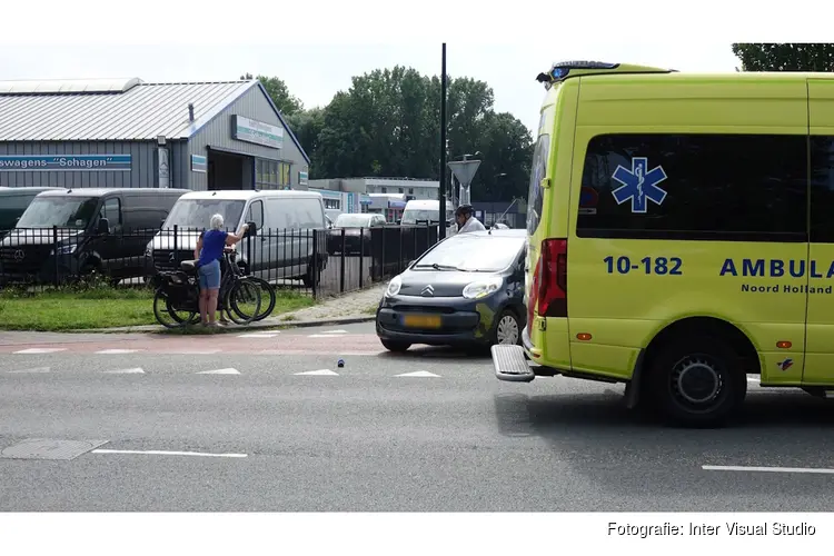 Fietser gewond na botsing met auto in Schagen