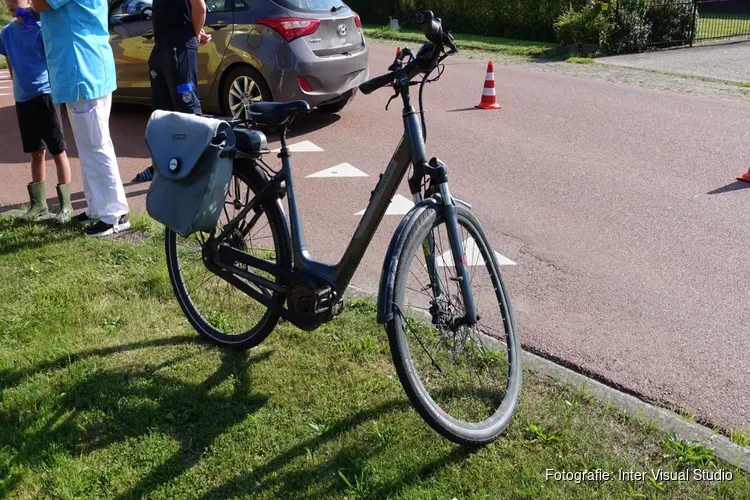 Fietser zwaargewond na aanrijding in Opmeer