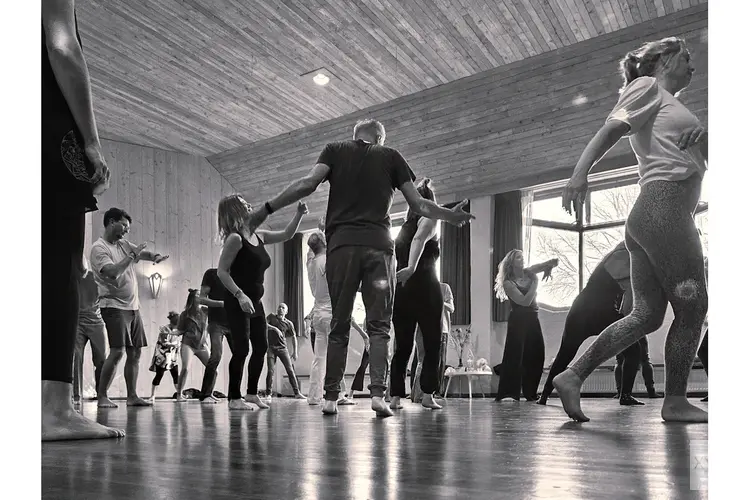 Vier jaar Ecstatic Dance Hoorn – Voel de vrijheid op de dansvloer!