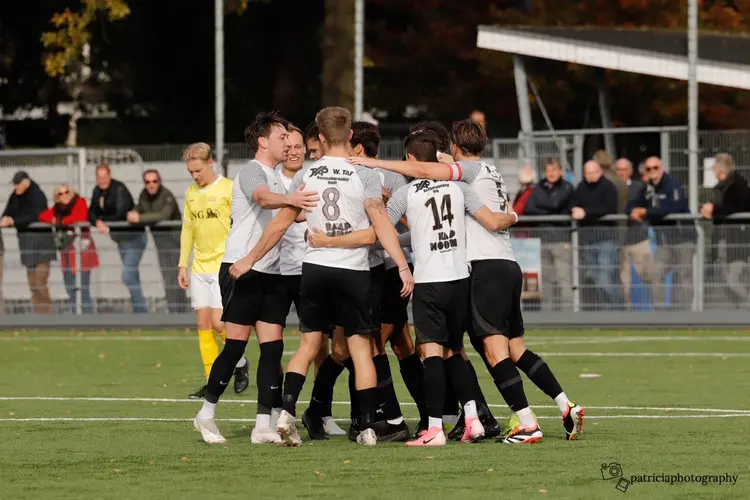 Always Forward wint derby tegen Westfriezen dankzij hattrick Van der Woude