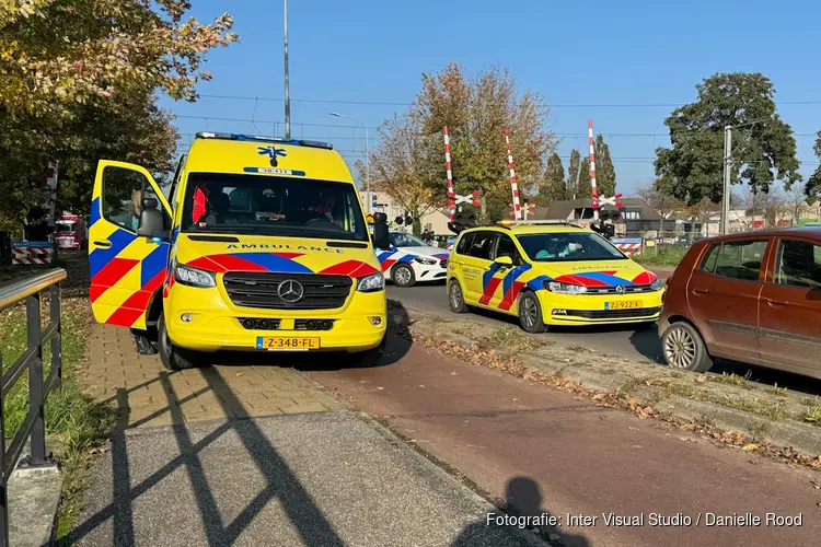 Fietser met spoed naar ziekenhuis na ongeluk op brug in Grootebroek