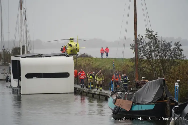 Overleden persoon aangetroffen in haven Andijk, politie gaat uit van ongeval