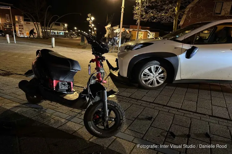 Scooter en auto in botsing in Spanbroek