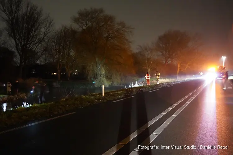 Melding van auto te water langs Westfrisiaweg in Bovenkarspel