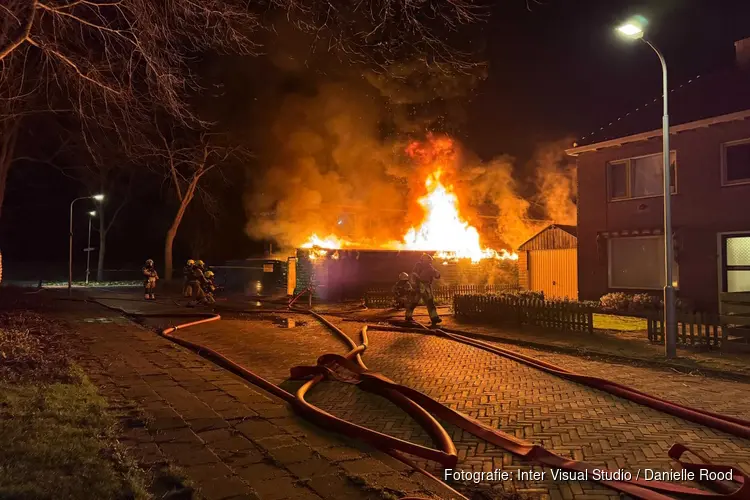 Uitslaande autobrand in Enkhuizen