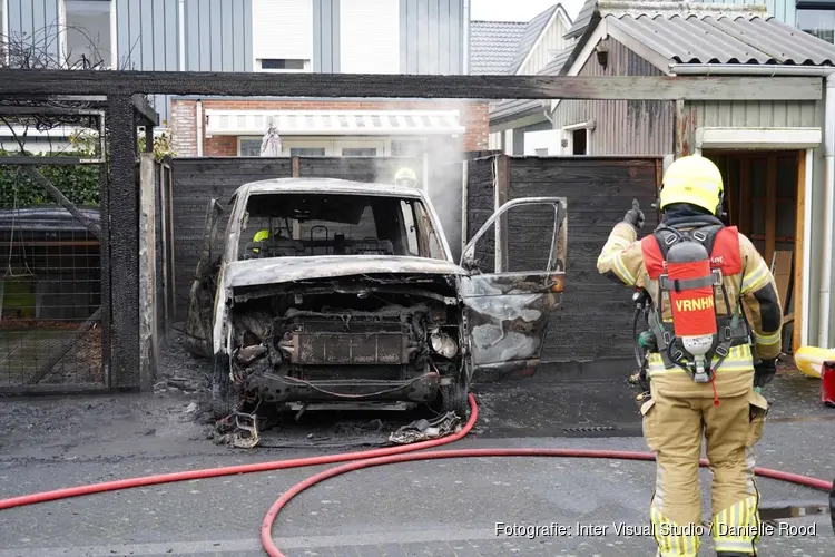 Bestelbusje in brand in Zwaag