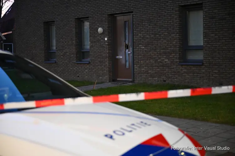 Explosie bij voordeur van woning in Hoorn